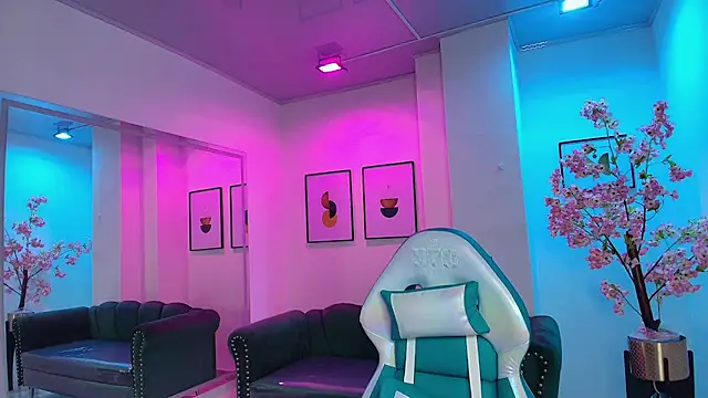 Snapshot of Arianna_sweeet chatting on 03-08-25, 03:28 Arianna sweeet online show from 03-08-25, 03:28