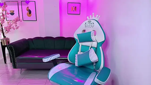 Snapshot of Arianna_sweeet chatting on 09-25-25, 03:43 Arianna sweeet online show from 09-25-25, 03:43