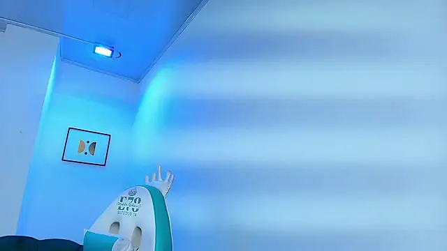 Snapshot of Arianna_sweeet chatting on 09-26-25, 03:21 Arianna sweeet online show from 09-26-25, 03:21