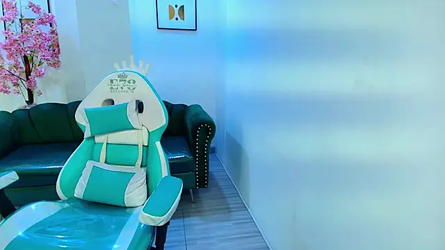 Snapshot of Arianna_sweeet chatting on 11-11-25, 03:39 Arianna sweeet online show from 11-11-25, 03:39