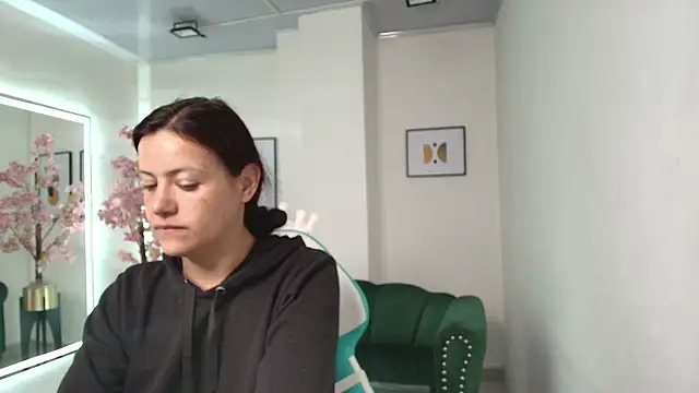 Snapshot of Arianna_sweeet chatting on 01-11-26, 04:17 Arianna sweeet online show from 01-11-26, 04:17