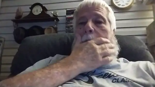 Snapshot of Futura_intx chatting on 06-16-26, 10:40 Futura intx online show from 06-16-26, 10:40