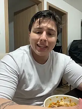 Snapshot of Thom_Ohtani chatting on 01-08-25, 04:44 Thom Ohtani online show from 01-08-25, 04:44