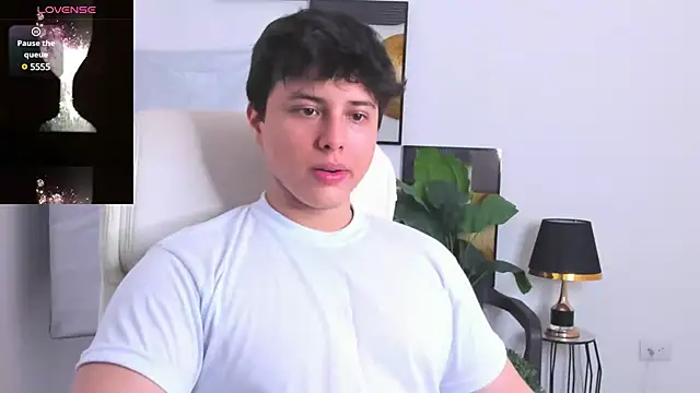 Snapshot of Thom_Ohtani chatting on 02-02-25, 02:48 Thom Ohtani online show from 02-02-25, 02:48