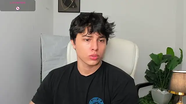 Snapshot of Thom_Ohtani chatting on 03-02-25, 02:30 Thom Ohtani online show from 03-02-25, 02:30