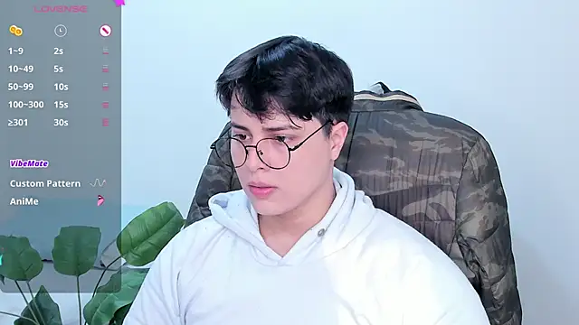 Snapshot of Thom_Ohtani chatting on 09-09-25, 09:58 Thom Ohtani online show from 09-09-25, 09:58