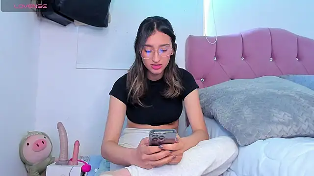 Snapshot of irirs_rouse chatting on 11-13-25, 05:12 irirs rouse online show from 11-13-25, 05:12