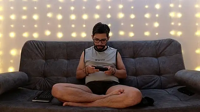 Snapshot of ErickBrant chatting on 03-15-25, 11:06 ErickBrant online show from 03-15-25, 11:06