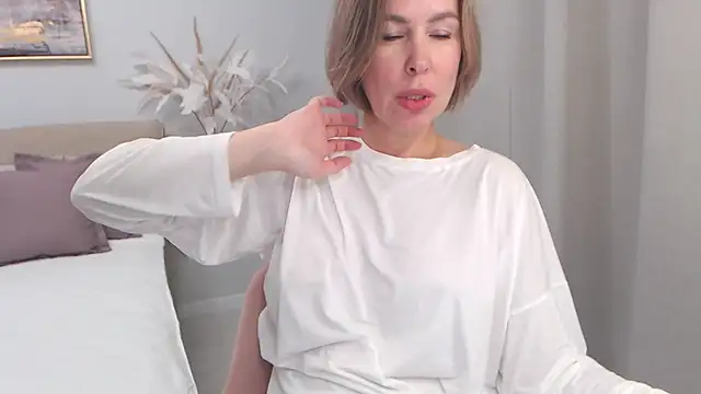 Snapshot of AnnyUBright chatting on 11-08-25, 01:33 AnnyUBright online show from 11-08-25, 01:33