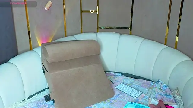 emilytrays online show from 06-13-26, 04:10