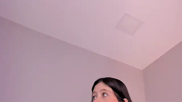 Snapshot of sara__jones_gh chatting on 11-25-25, 11:43 sara jones gh online show from 11-25-25, 11:43