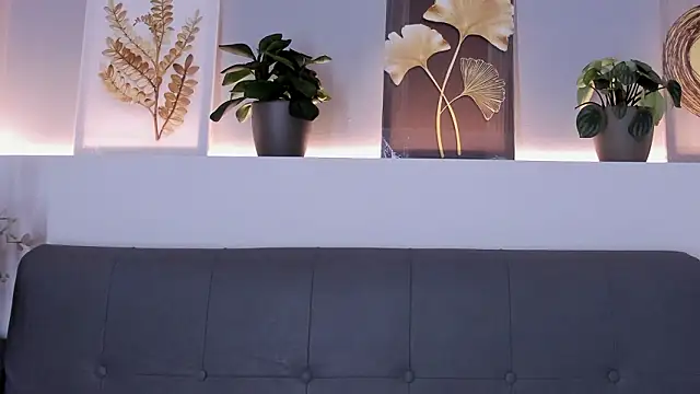 sara  jones gh online show from 02-25-26, 06:17