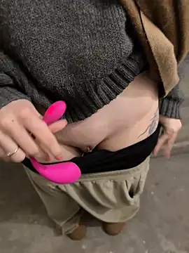 Alexandria Balenciaga online show from 01-20-25, 10:15