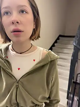 Alexandria Balenciaga online show from 02-07-25, 08:10