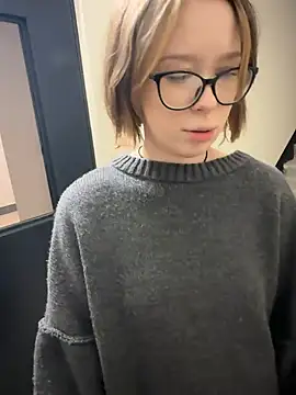 Alexandria Balenciaga online show from 02-18-25, 10:14