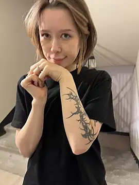 Alexandria Balenciaga online show from 02-21-25, 10:15