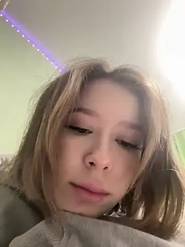 Alexandria Balenciaga online show from 03-16-25, 07:49