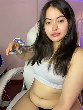 Snapshot of Camila_pinkk chatting on 06-19-26, 02:21 Camila pinkk online show from 06-19-26, 02:21