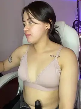 Snapshot of Camila_pinkk chatting on 07-08-26, 02:43 Camila pinkk online show from 07-08-26, 02:43