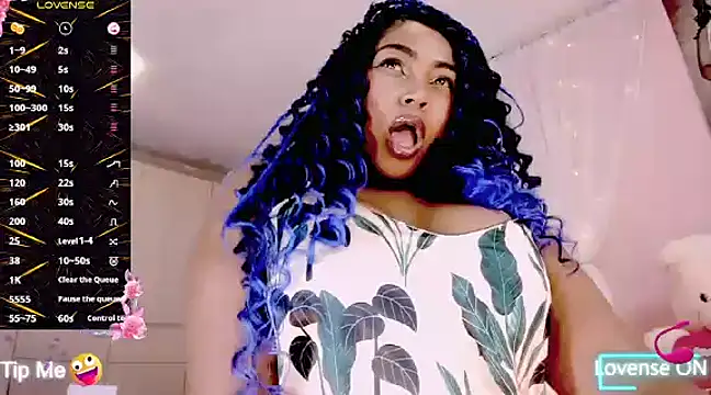 Snapshot of Aliana_Ross chatting on 02-20-25, 11:53 Aliana Ross online show from 02-20-25, 11:53