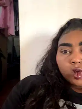 Snapshot of Aliana_Ross chatting on 09-15-25, 02:50 Aliana Ross online show from 09-15-25, 02:50