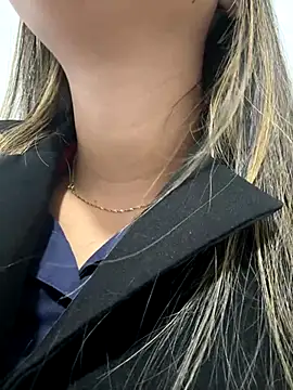 LuizaDiaz online show from 10-23-25, 08:40