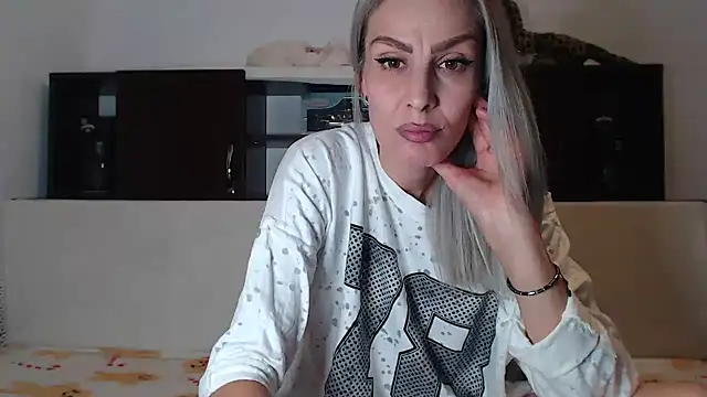 AshlineKatte online show from 10-22-25, 05:02