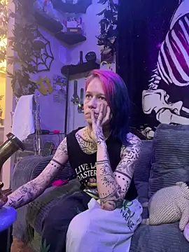 Snapshot of trashbrat chatting on 04-28-26, 02:10 trashbrat online show from 04-28-26, 02:10