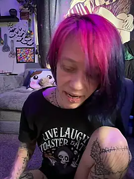 Snapshot of trashbrat chatting on 05-09-26, 11:10 trashbrat online show from 05-09-26, 11:10