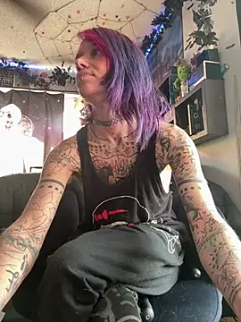 Snapshot of trashbrat chatting on 07-16-26, 02:01 trashbrat online show from 07-16-26, 02:01