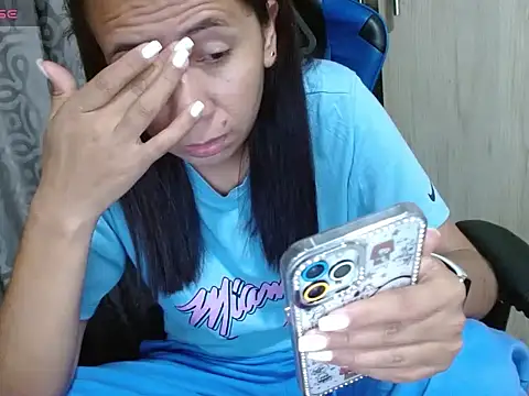 Danielagomez33 online show from 06-02-26, 12:23