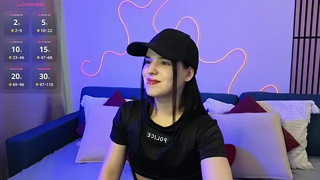 Snapshot of Harleen_Moore chatting on 02-14-25, 10:28 Harleen Moore online show from 02-14-25, 10:28