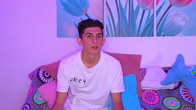 Ana and Leo online show from 12-21-25, 02:35