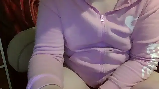 Snapshot of AverageRose chatting on 07-17-26, 12:17 AverageRose online show from 07-17-26, 12:17
