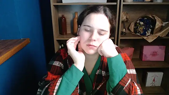 mini girly online show from 10-20-25, 11:27