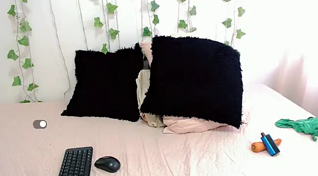 Snapshot of mia_grey01 chatting on 01-14-25, 02:53 mia grey01 online show from 01-14-25, 02:53