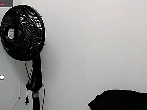 Snapshot of mia_grey01 chatting on 02-06-25, 12:05 mia grey01 online show from 02-06-25, 12:05