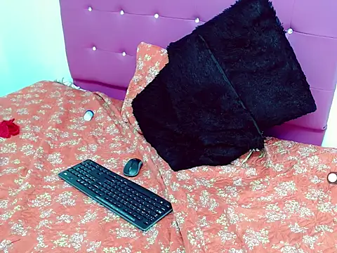 Snapshot of mia_grey01 chatting on 02-25-25, 12:03 mia grey01 online show from 02-25-25, 12:03