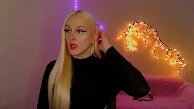 Snapshot of DianaRadrigo chatting on 10-30-25, 12:39 DianaRadrigo online show from 10-30-25, 12:39