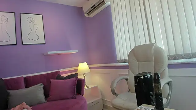 Snapshot of Emma_Walkerr_ chatting on 02-08-25, 07:05 Emma Walkerr online show from 02-08-25, 07:05