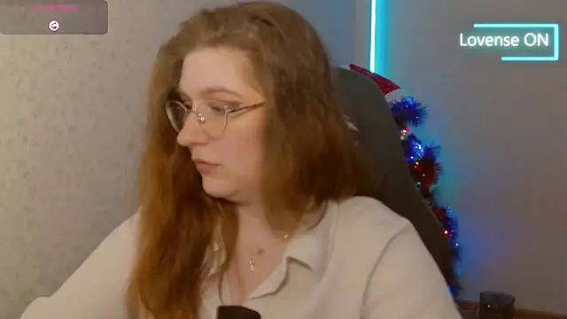 Snapshot of LesyaOxi chatting on 01-14-25, 07:06 LesyaOxi online show from 01-14-25, 07:06