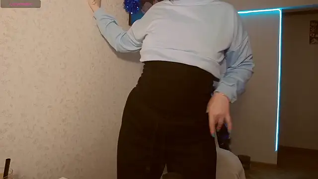 Snapshot of LesyaOxi chatting on 01-15-25, 06:22 LesyaOxi online show from 01-15-25, 06:22