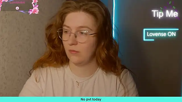 Snapshot of LesyaOxi chatting on 01-17-25, 05:53 LesyaOxi online show from 01-17-25, 05:53