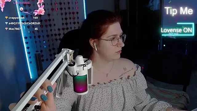 Snapshot of LesyaOxi chatting on 02-04-25, 12:22 LesyaOxi online show from 02-04-25, 12:22