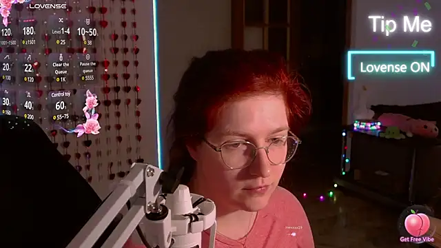 Snapshot of LesyaOxi chatting on 02-08-25, 06:43 LesyaOxi online show from 02-08-25, 06:43