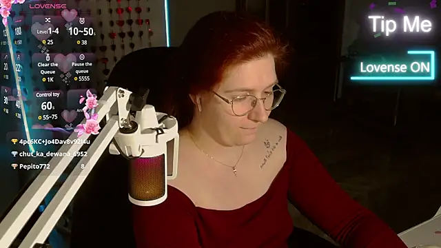 Snapshot of LesyaOxi chatting on 02-11-25, 02:24 LesyaOxi online show from 02-11-25, 02:24