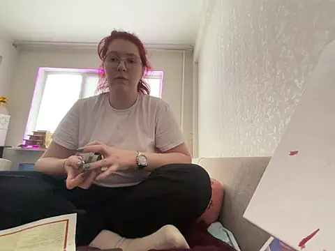 Snapshot of LesyaOxi chatting on 02-12-25, 11:18 LesyaOxi online show from 02-12-25, 11:18