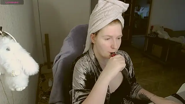 Snapshot of LesyaOxi chatting on 03-12-25, 06:29 LesyaOxi online show from 03-12-25, 06:29