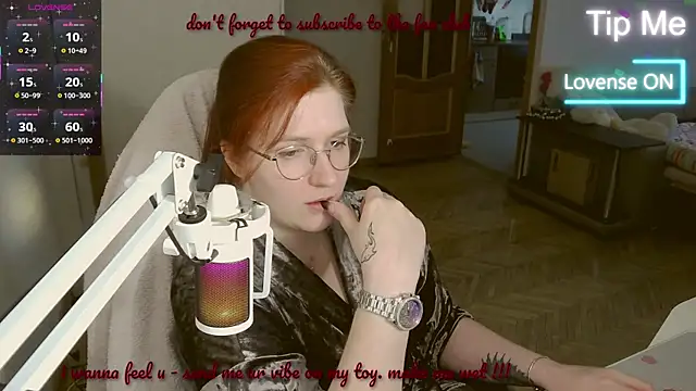 Snapshot of LesyaOxi chatting on 03-12-25, 01:19 LesyaOxi online show from 03-12-25, 01:19