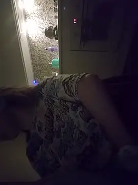 Snapshot of LesyaOxi chatting on 11-24-25, 09:36 LesyaOxi online show from 11-24-25, 09:36